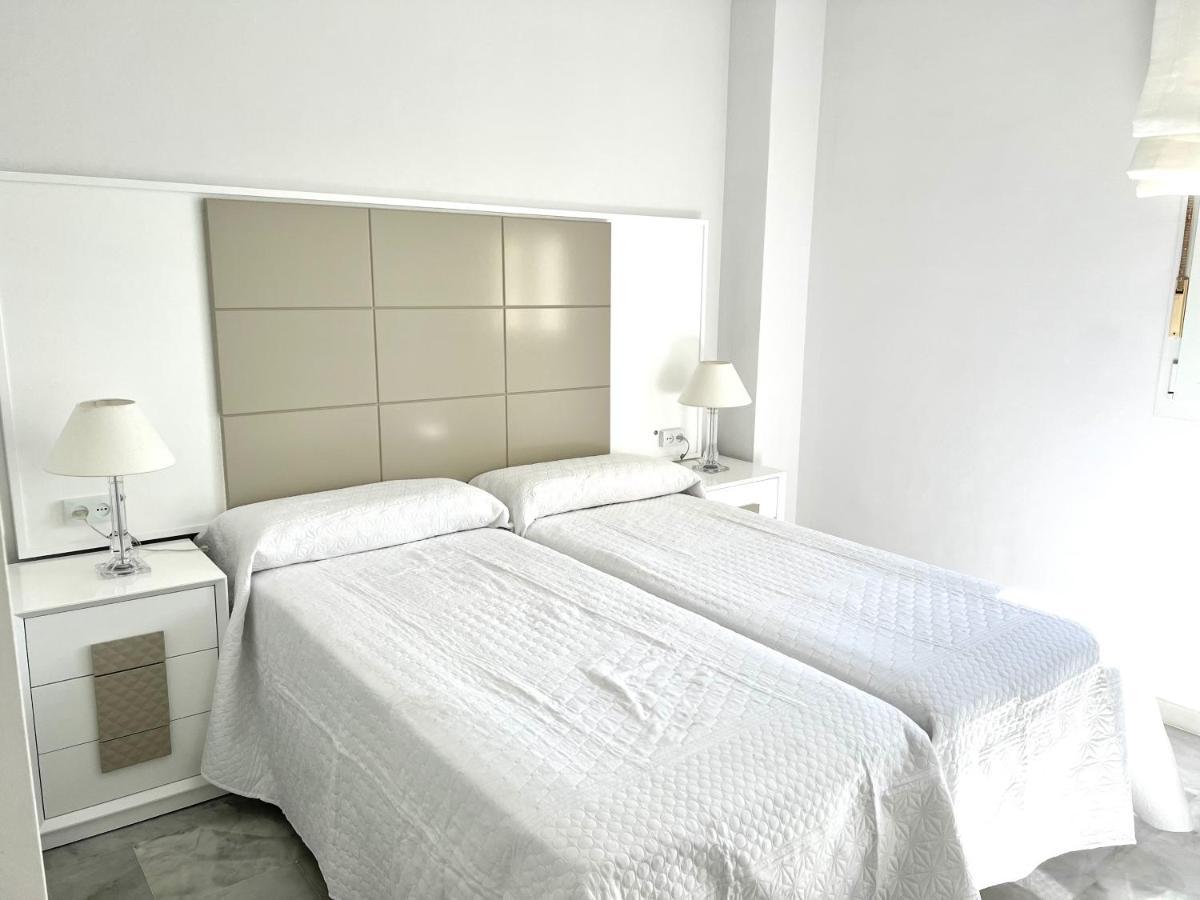 Mi Capricho 170 Beachfront Apartment Sitio de Calahonda Extérieur photo